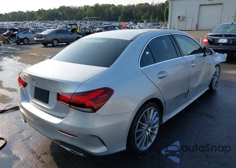 2022 Mercedes-Benz A 220 z USA, uszkodzony, nr VIN W1K3G4EB0NJ362069